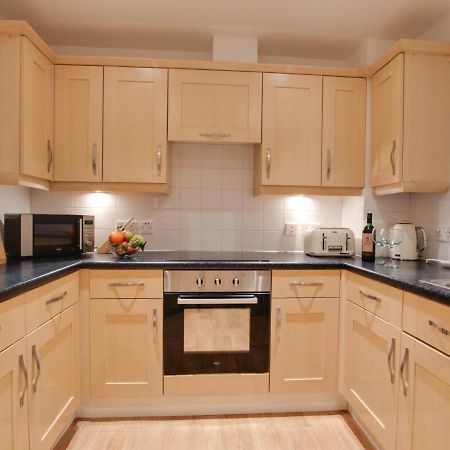 Cosy Hub Apartment Уитби Екстериор снимка
