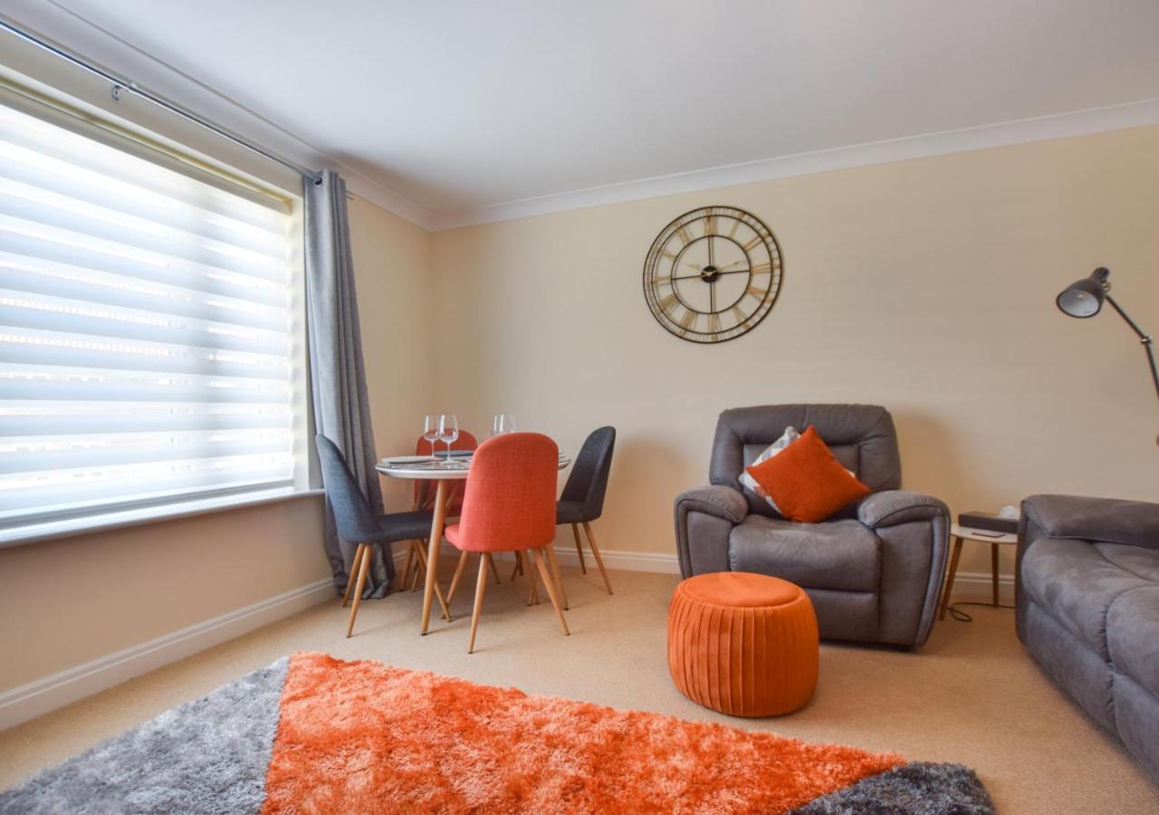 Cosy Hub Apartment Уитби Екстериор снимка
