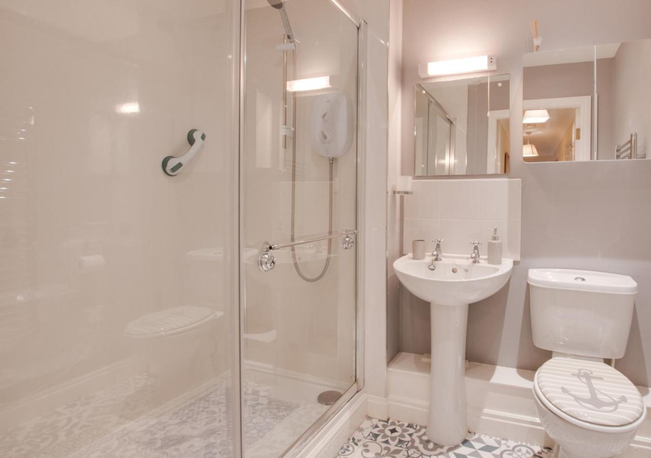 Cosy Hub Apartment Уитби Екстериор снимка